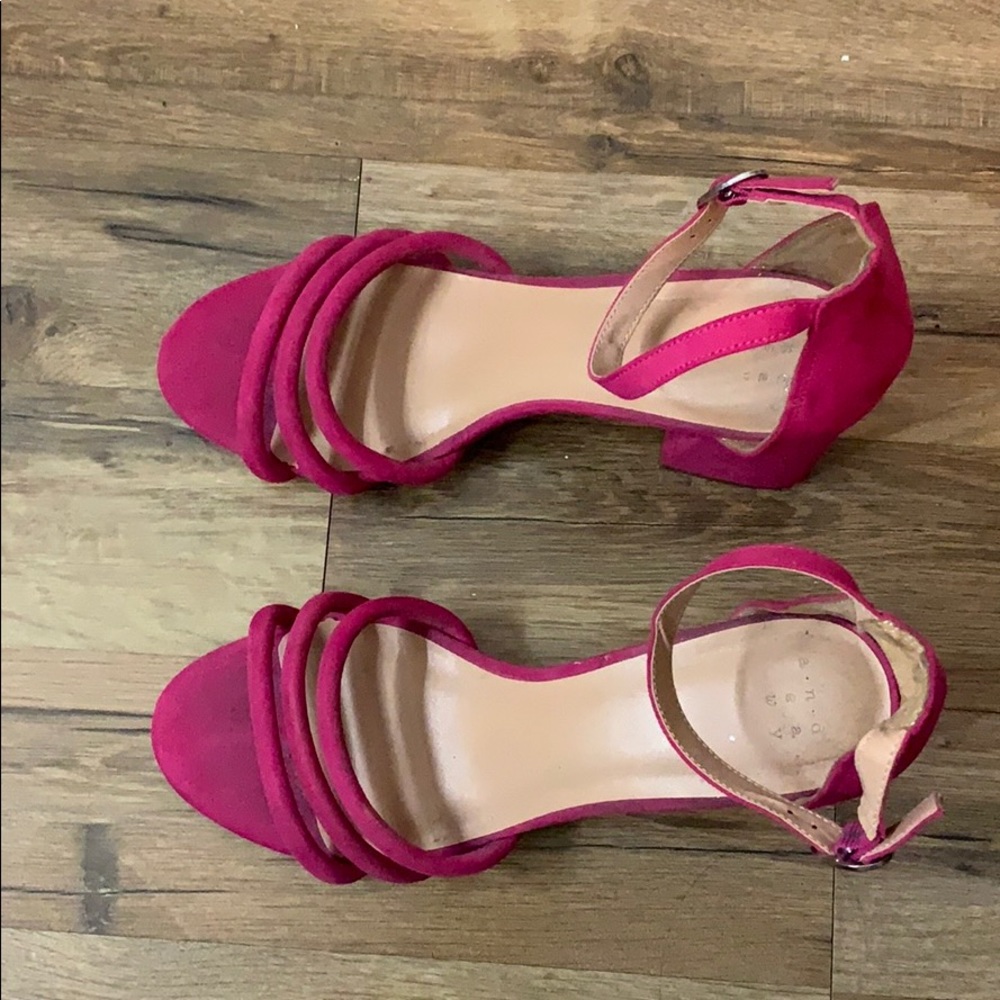 Heels - Picture 3 of 3